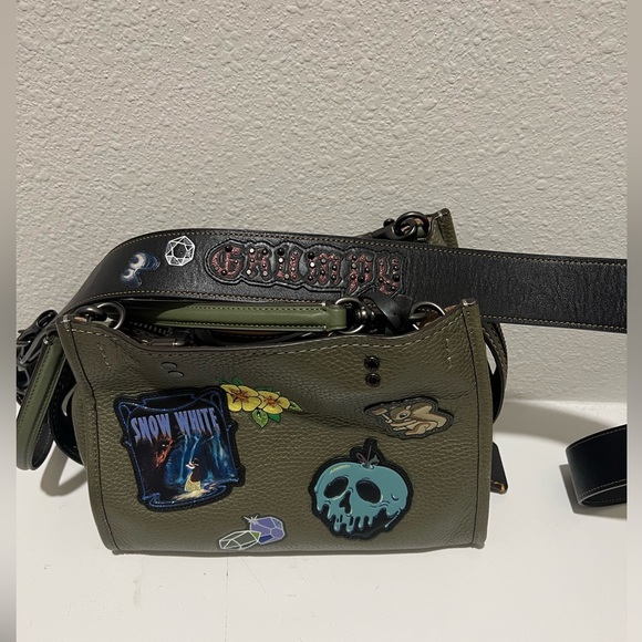 Disney X Coach 1941 Rogue 25 Dark Fairytale Snow White Army Green Limited - Picture 3 of 13